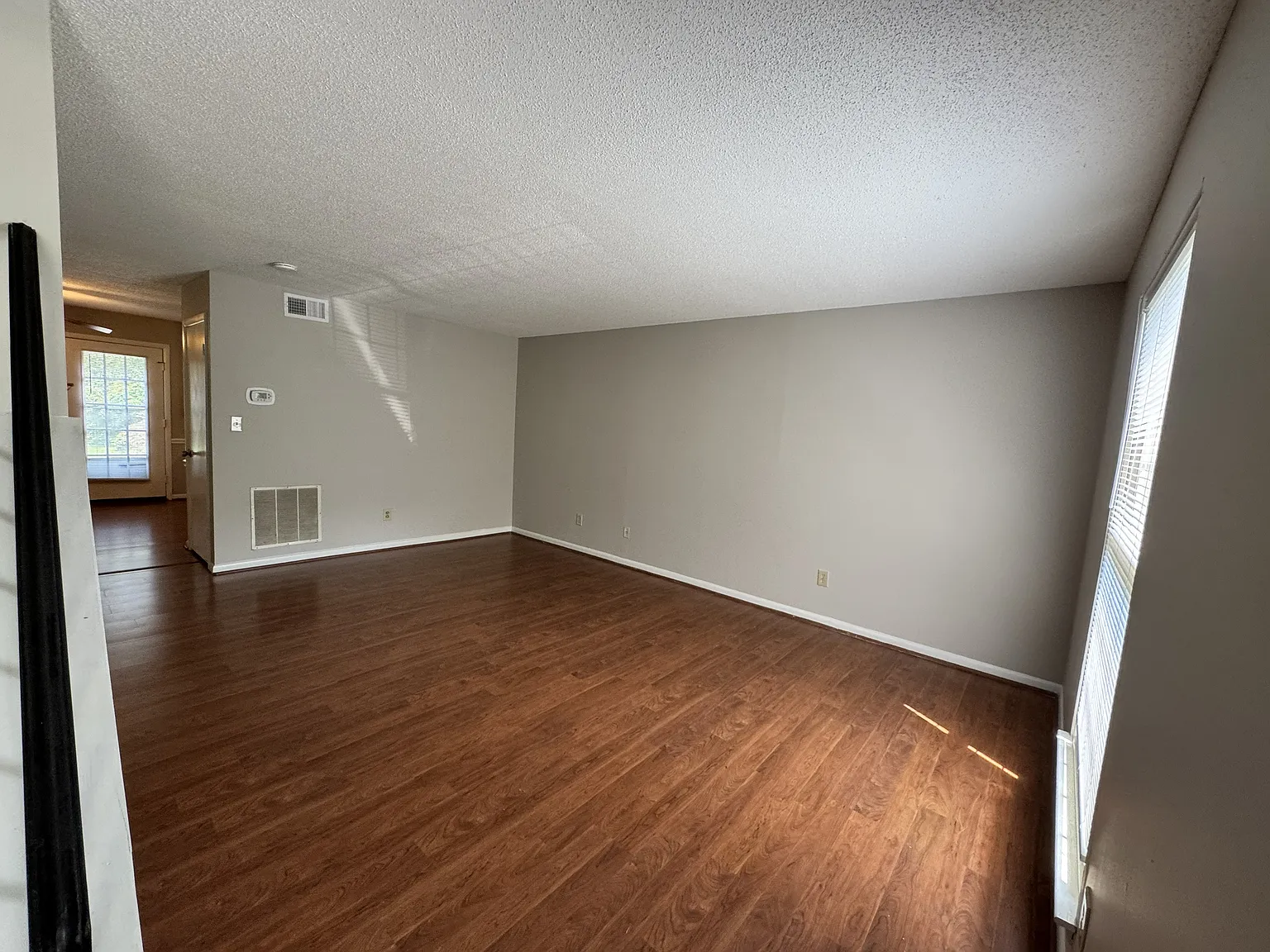 2 bed, 1.5 bath, 1024 sqft, $1,275 — Photo 3