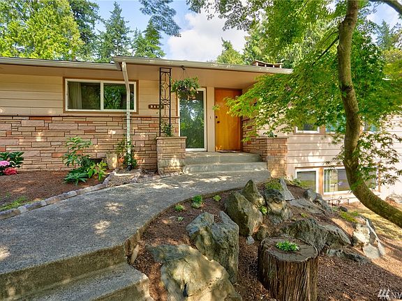 Front walkway steps and covered porch.