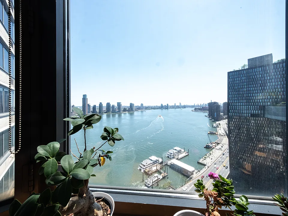 415 E 37th St #35D