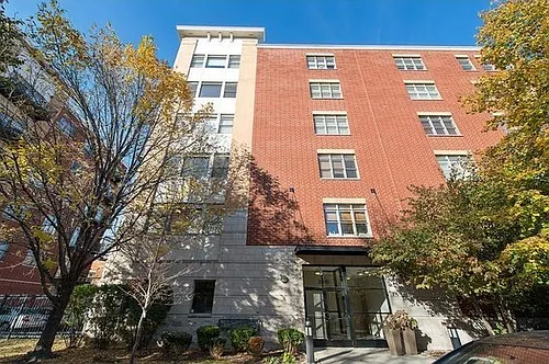 2310 W Saint Paul Ave #201 Photo 1