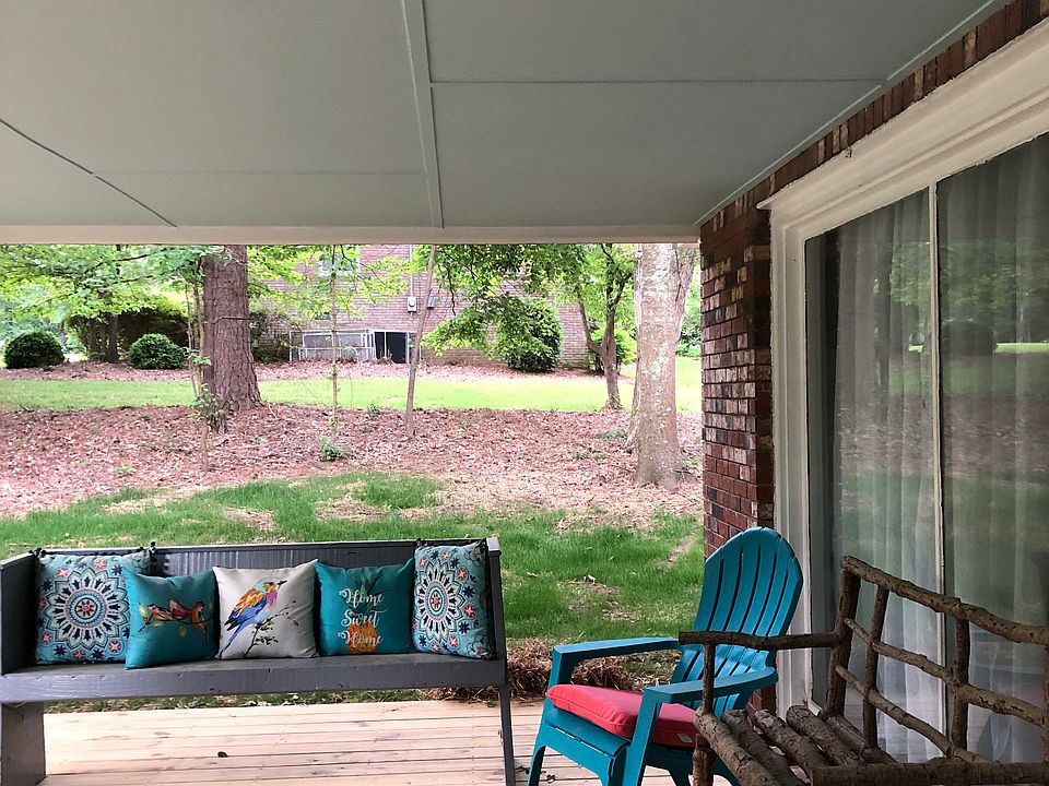 2nd image of 610 Pine Hill Way