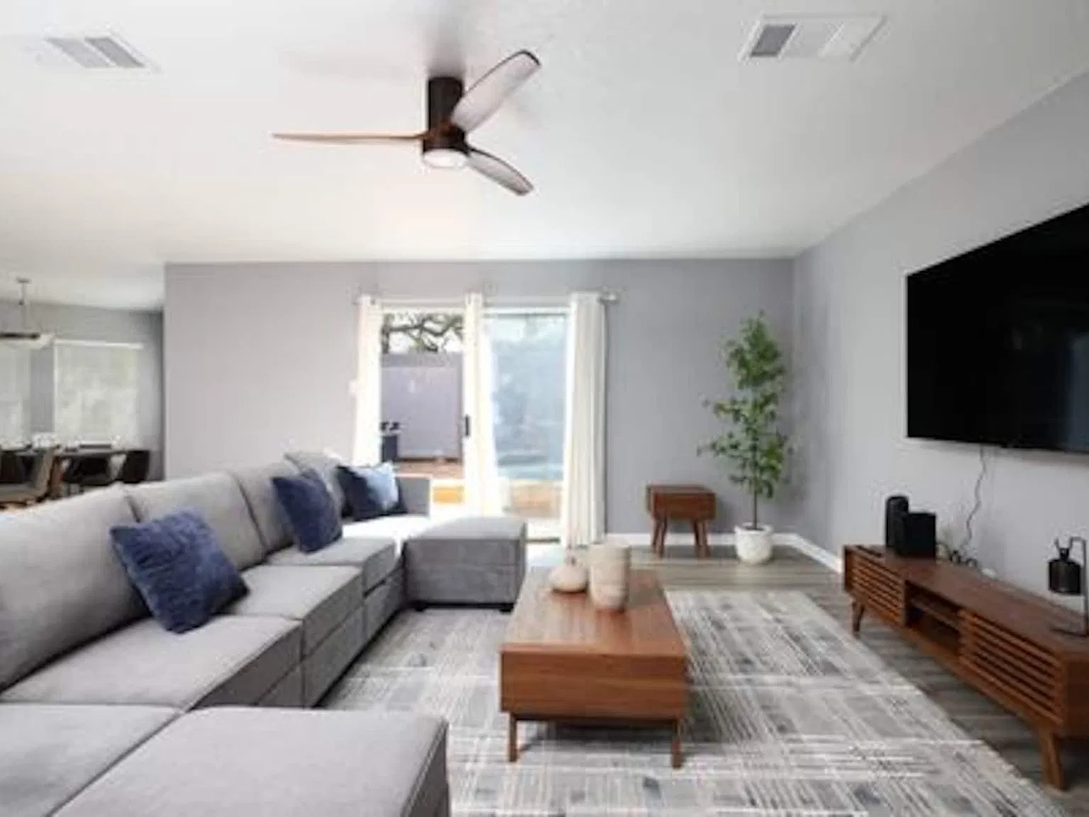 3 bed, 2.5 bath, 2871 sqft, $6,200 — Photo 3