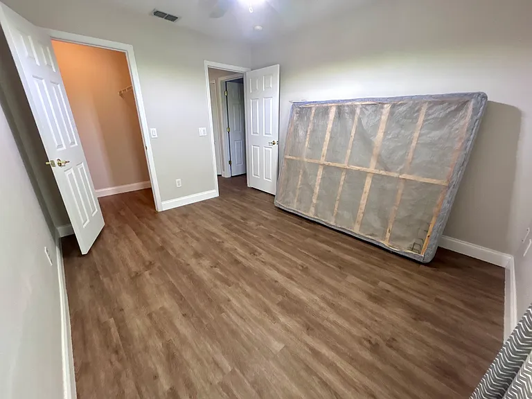 2135 Ridgewood St — Photo 17