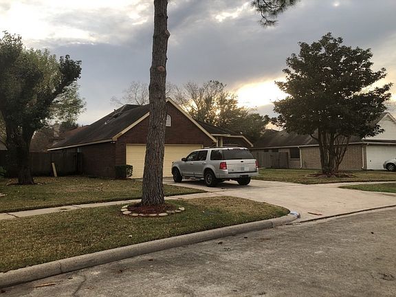 3rd image of 4703 Silver Fox Dr