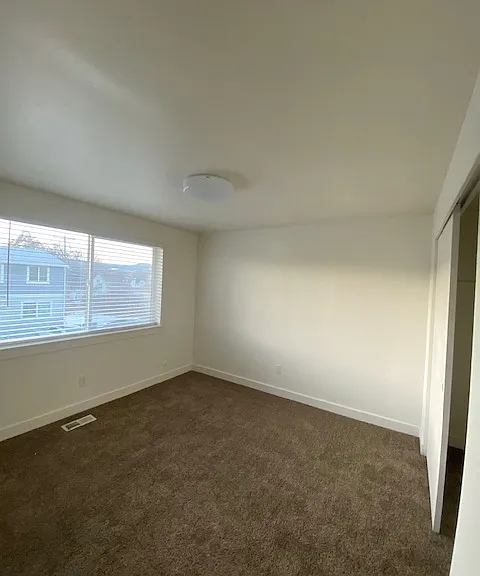 258 E Center St — Photo 7
