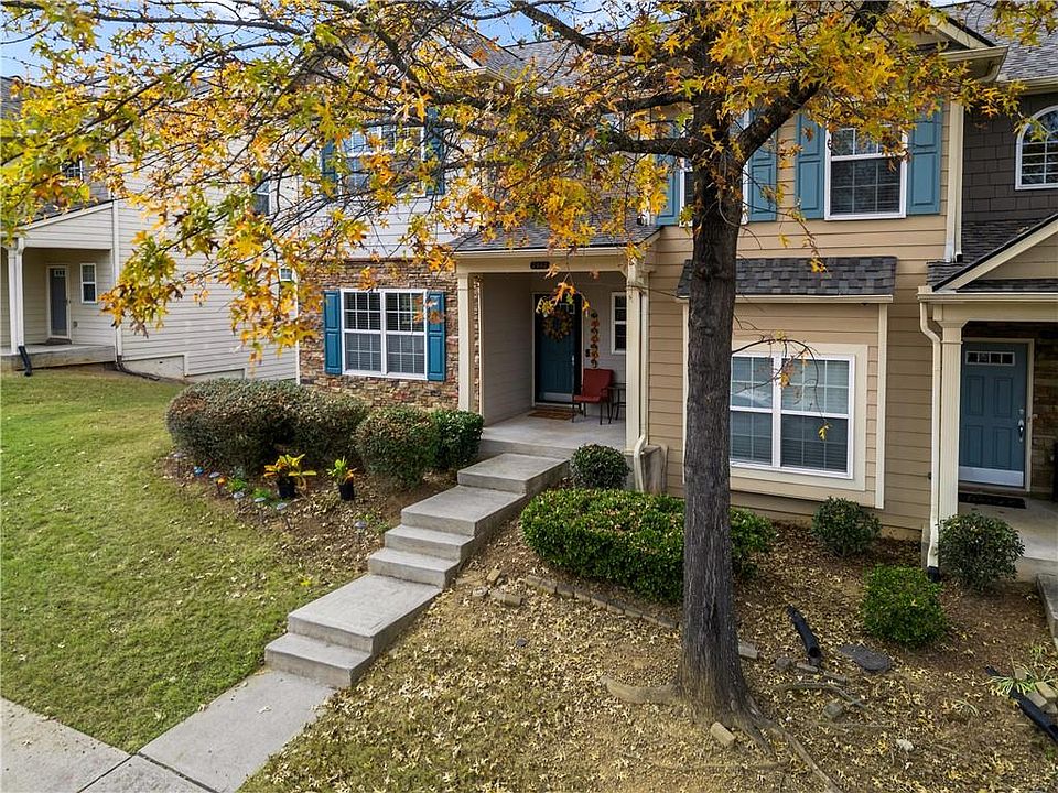 1st image of 2462 Suwanee Pointe Dr