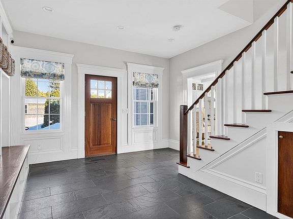 2nd image of 10 Franklin St