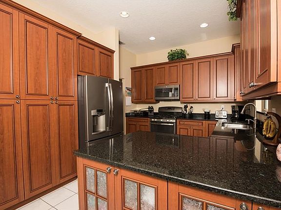3rd image of 5918 Bayview Cir S