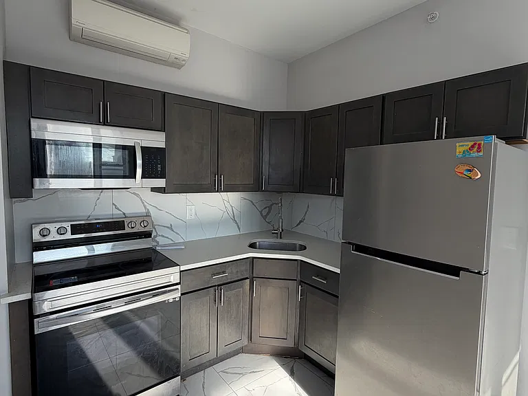 226 Roseville Ave #201 — Photo 1
