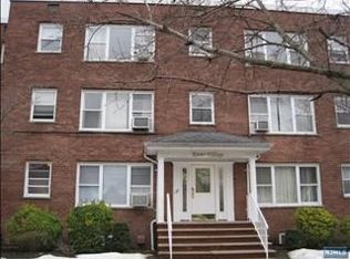 125 Hobart Ave APT 1A, Rutherford, NJ 07070