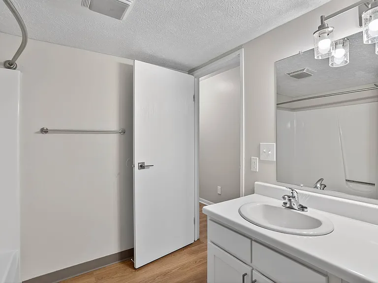 Lakeside Apartments — Photo 13