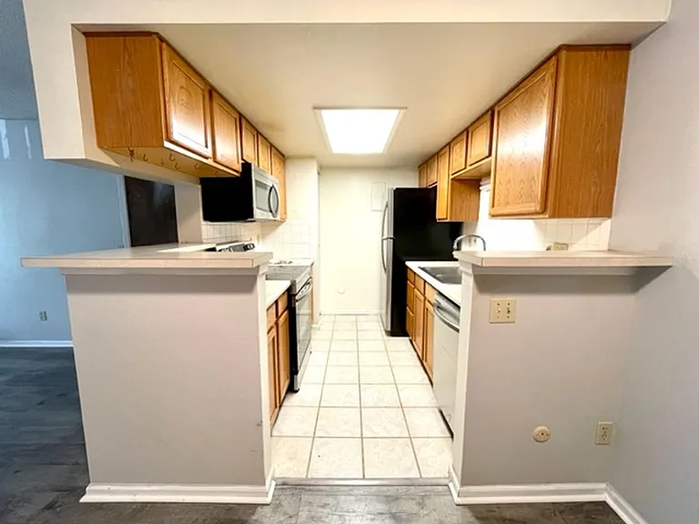 8555 Fairmount Dr #E203-E20 — Photo 24