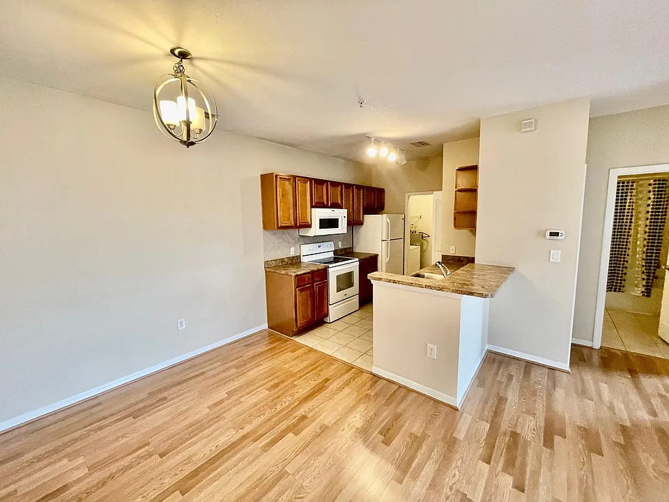 8377 38th Street Cir E #203