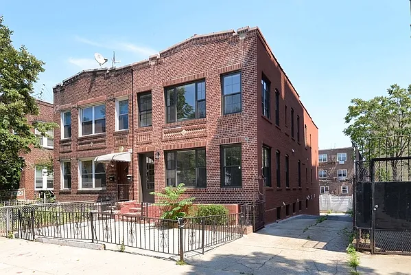 Rented by Julia Shildkret Real Estate Group | media 4