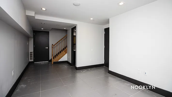 Rented by Nooklyn NYC LLC | media 18