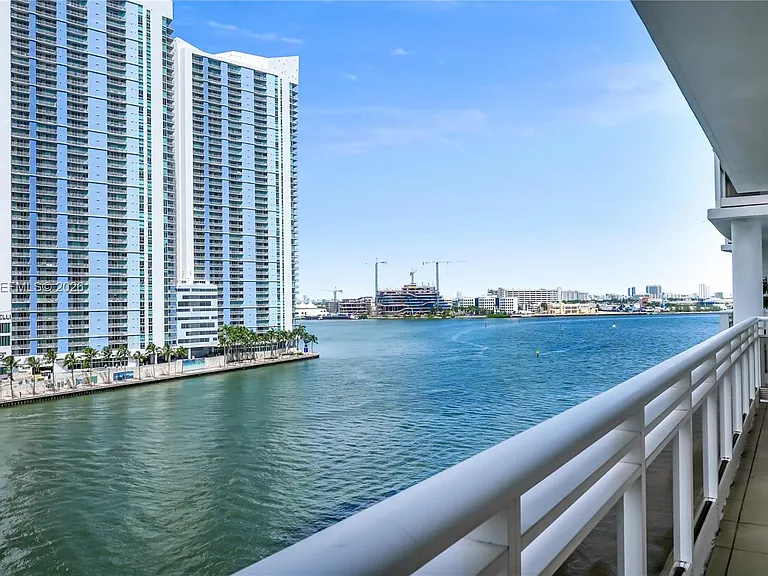 901 Brickell Key Blvd #L05 — Photo 15