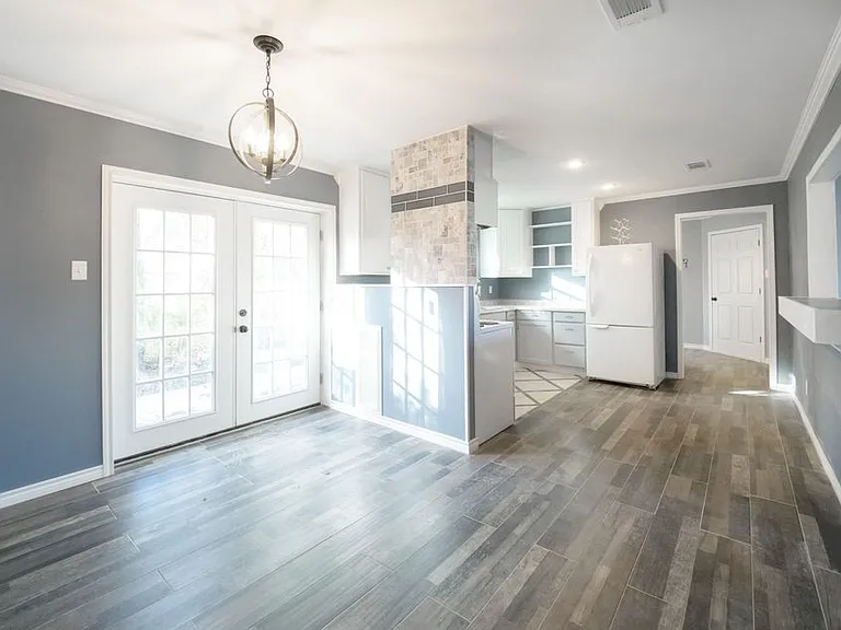 700 N Gladys St — Photo 16