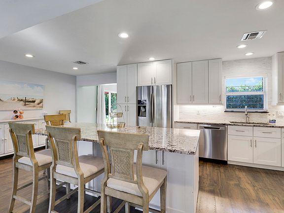 2nd image of 424 Ebbtide Drive