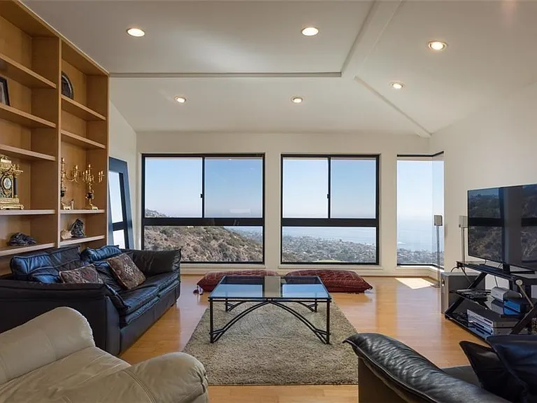 1326 Skyline Dr — Photo 29