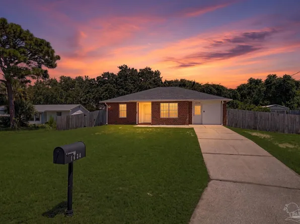 1634 Brookwood Cir, Gulf Breeze, FL 32563