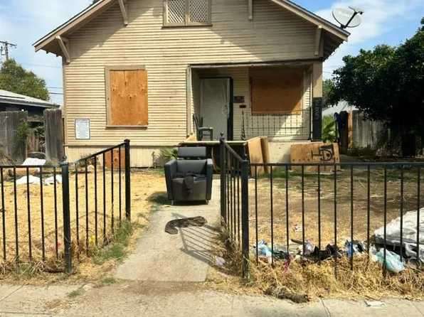 2427 E Tyler Ave, Fresno, CA 93701