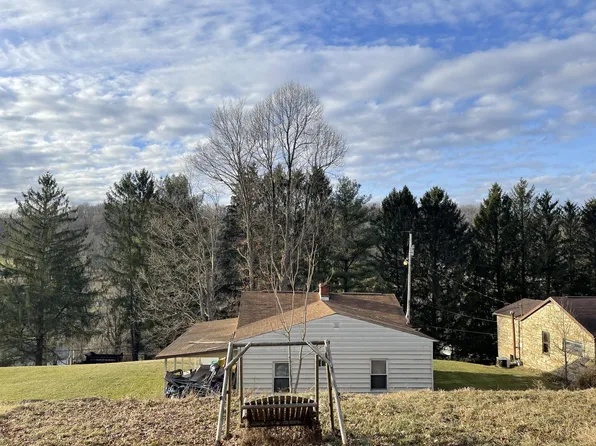 1065 High St, Farmington, WV 26571