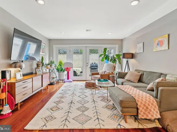 2044 Kater St, Philadelphia, PA 19146