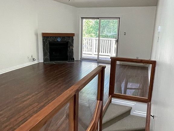 4th image of 581 Oxbow Cres #21