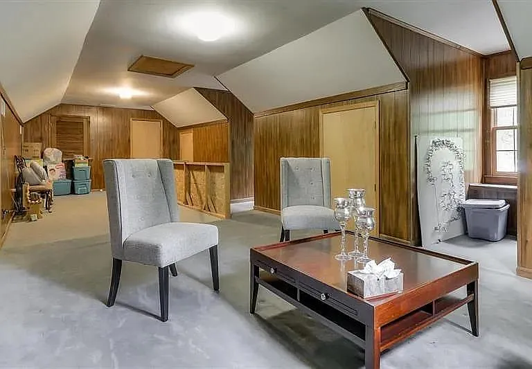555 Greenland Rd — Photo 31