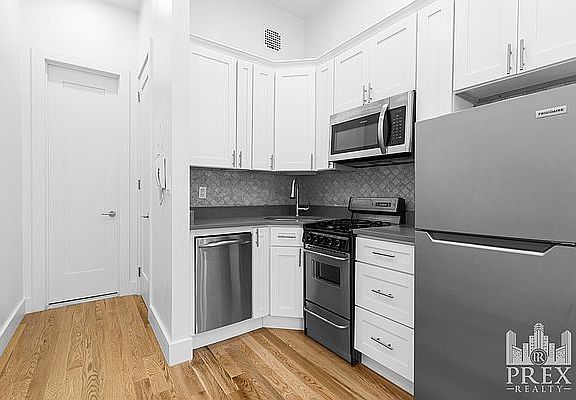 3rd image of 335 E 81st St APT 4D