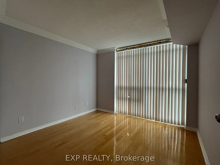 28 Harrison Garden Blvd #1608 — Photo 9