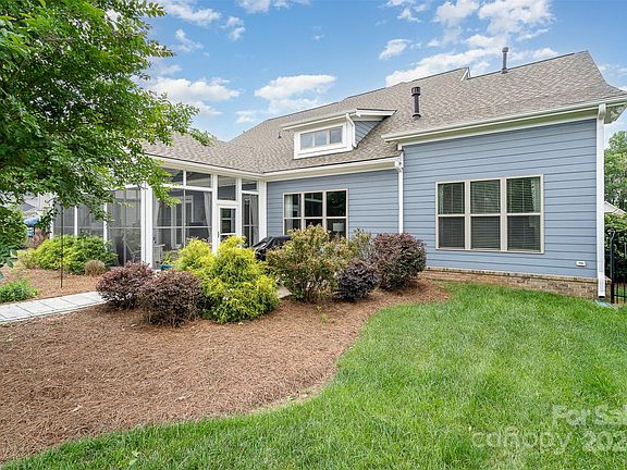 4th image of 209 Seven Oaks Lndg