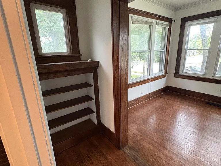 110 S College Ave — Photo 5