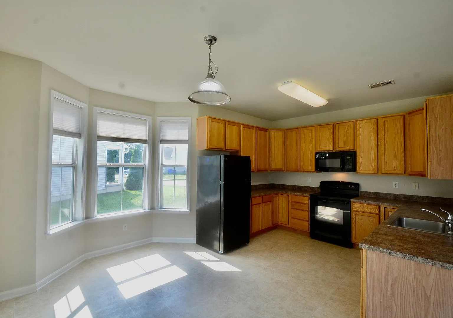 Ranch Home - 3 Bedroom Ranch Home with a 2 Car Garage — Photo 3