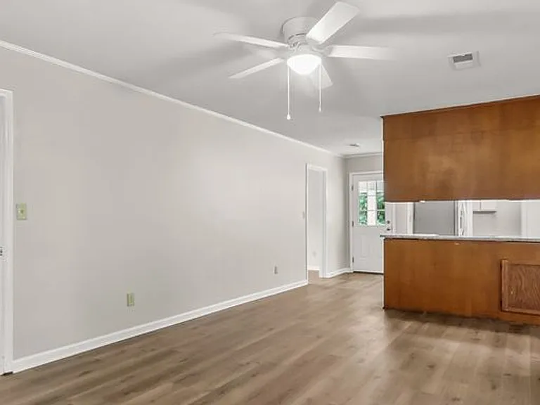4215 Smith St — Photo 10