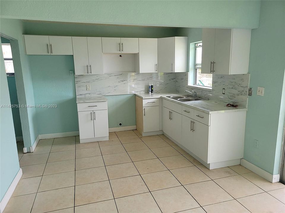 1st image of 820 NW 26th Ave #2
