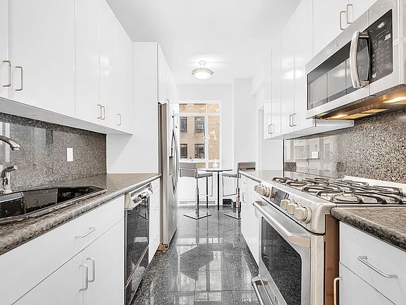 3rd image of 25 Central Park W APT 4W