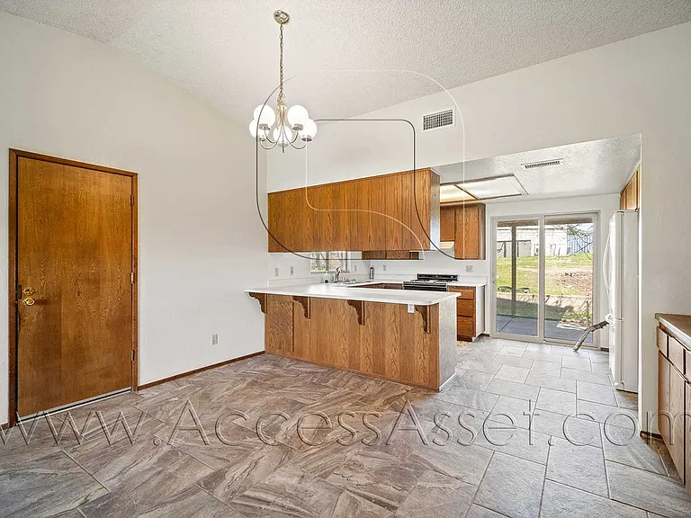 21825 Canyon Dr — Photo 5