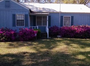 94 Johnson St, Baxley, GA 31513