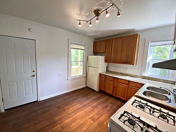 5th image of 892 Gladstone St #894