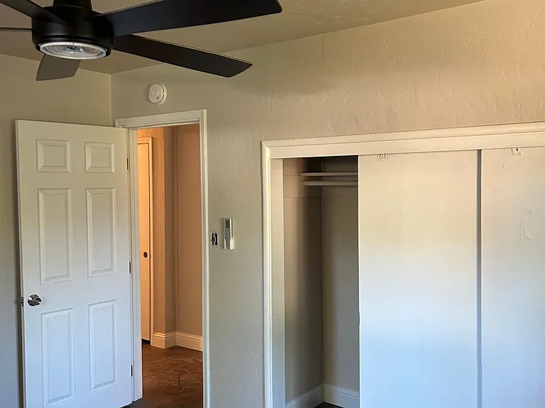 1119 Locust St — Photo 12