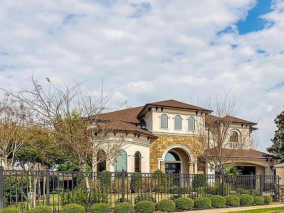 3rd image of 2204 Waterford Village Blvd