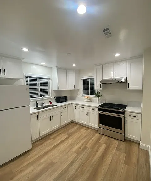 2439 S Baldwin Ave — Photo 3