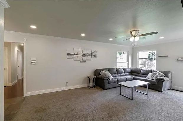 6736 N Pershing Ave — Photo 3