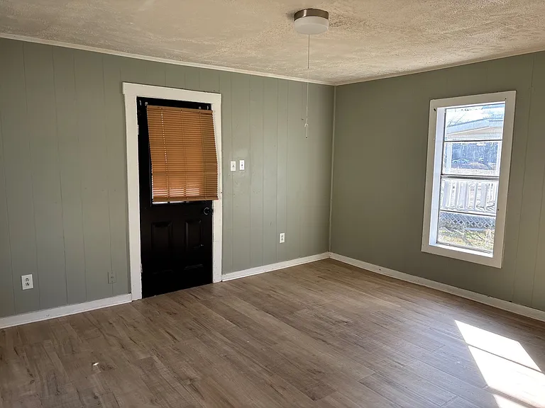217 Haywood St — Photo 5