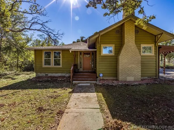 320 W 1st St, Atoka, OK 74525