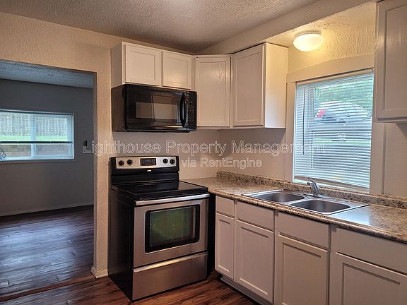 2nd image of 2716 Nichols Rd #3