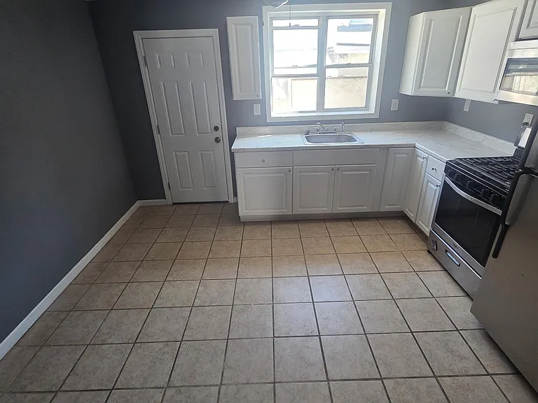 944 Cantrell St — Photo 3