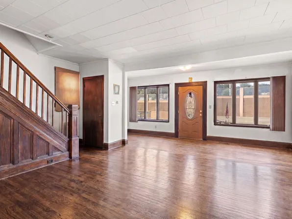 420 Rutherford Ave, Lyndhurst, NJ 07071
