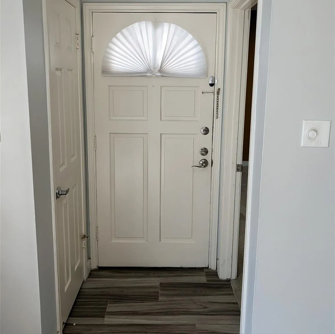 2 bed, 2.0 bath, 1081 sqft, $2,500 — Photo 2